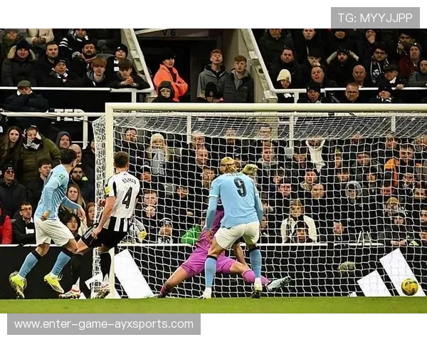 曼城边路传中创造射门机会